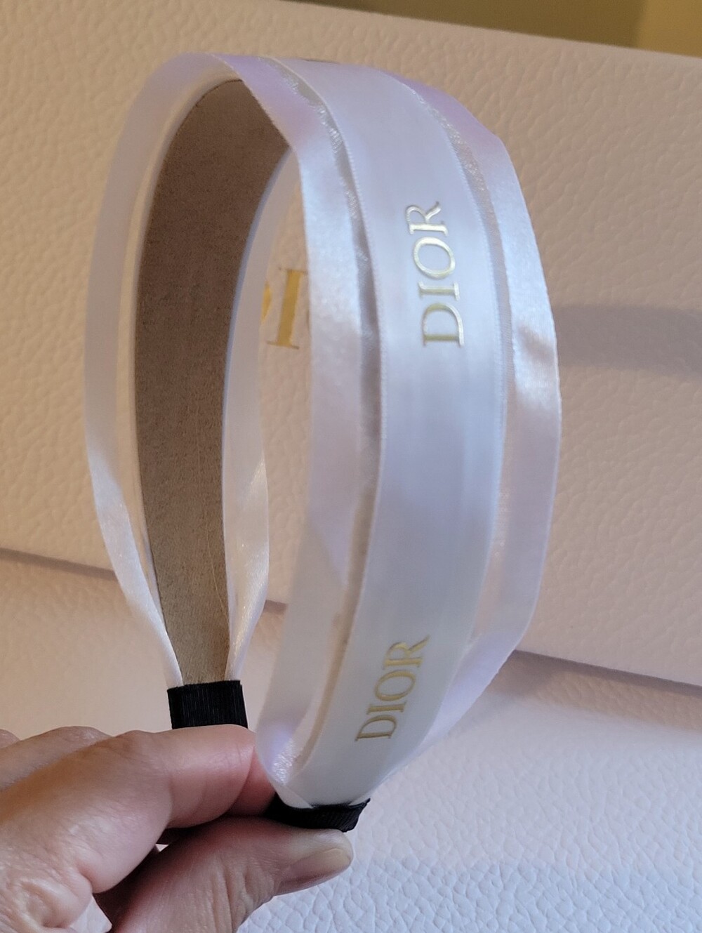 Dior White & Gold Ribbon - Picture 11 of 11